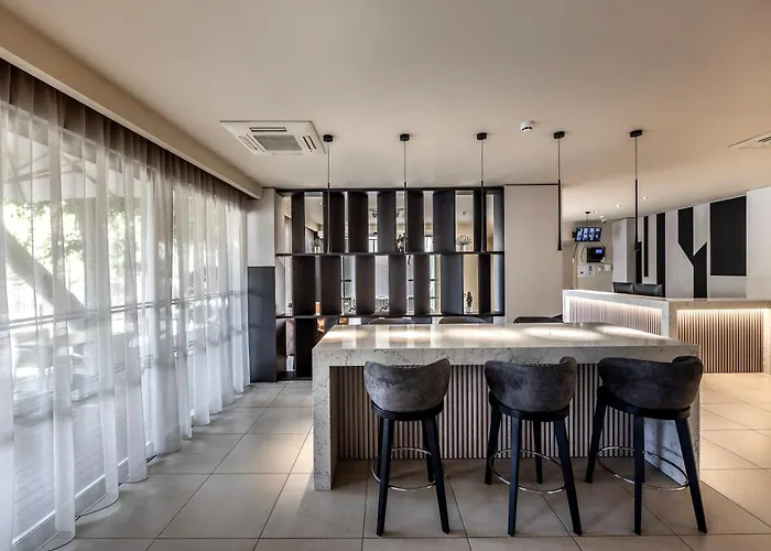 Almond Business Hotel